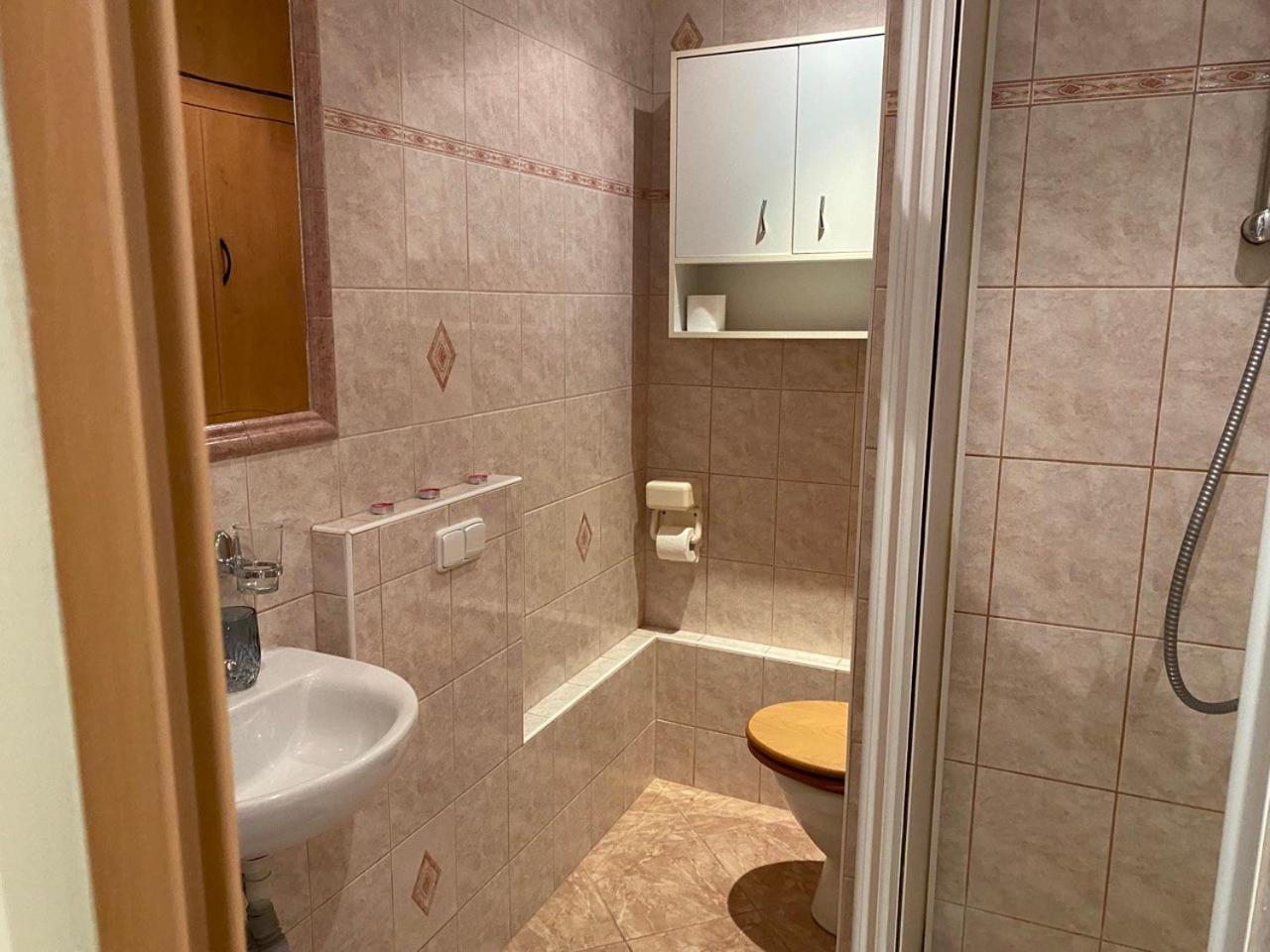 Apartmany 2Kk U Fakultni Nemocnice Volne Parkovani Hradec Králové Exterior foto