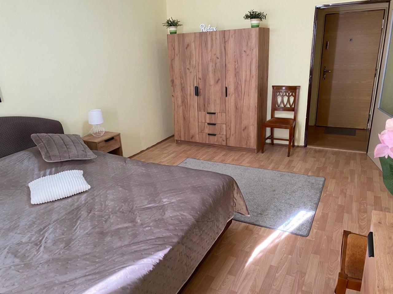 Apartmany 2Kk U Fakultni Nemocnice Volne Parkovani Hradec Králové Exterior foto