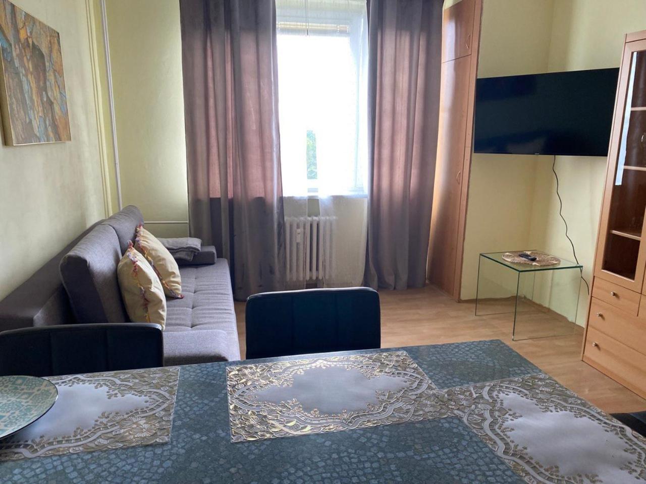 Apartmany 2Kk U Fakultni Nemocnice Volne Parkovani Hradec Králové Exterior foto